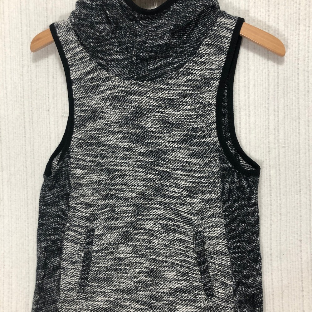 Aerie Womens XS Sleeveless Hoodie Black White Knit Pullover Vest Casual